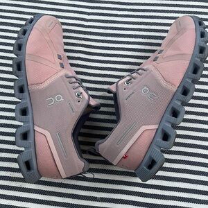 On Cloud Athletic Shoes Size 10 Women